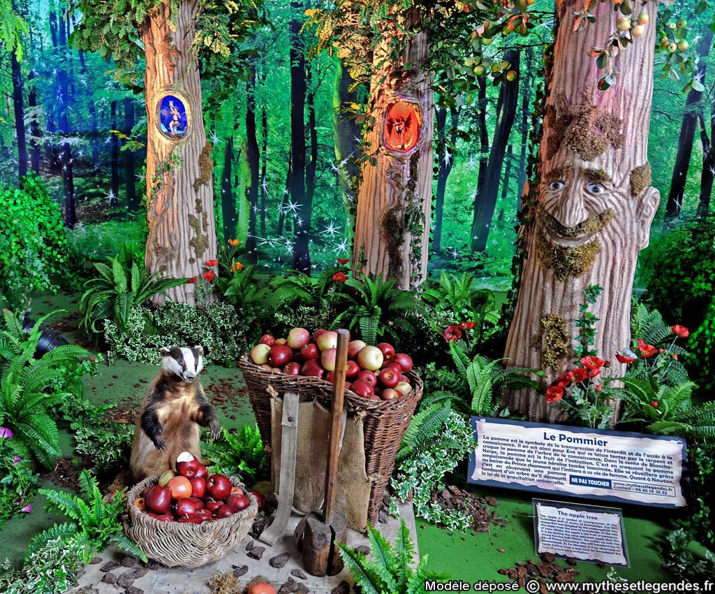 Exhibition The Enchanted Forest (187) Badger Apples